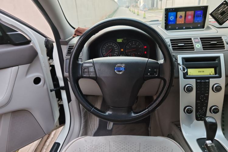 Used Volvo S40 2011 2.0L Automatic Zhiya Edition Steering Wheel