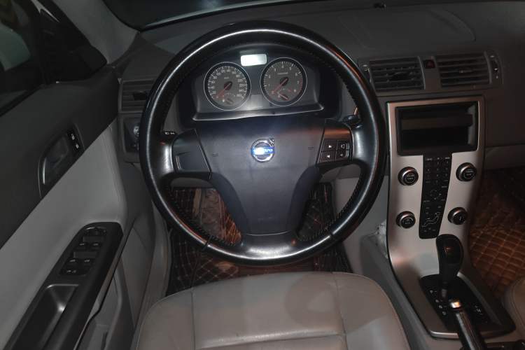 Used Volvo S40 2011 2.0L Automatic ZhiShang Edition Steering Wheel