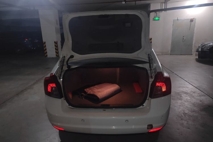 Used Volvo S40 2011 2.0L Automatic ZhiShang Edition Trunk