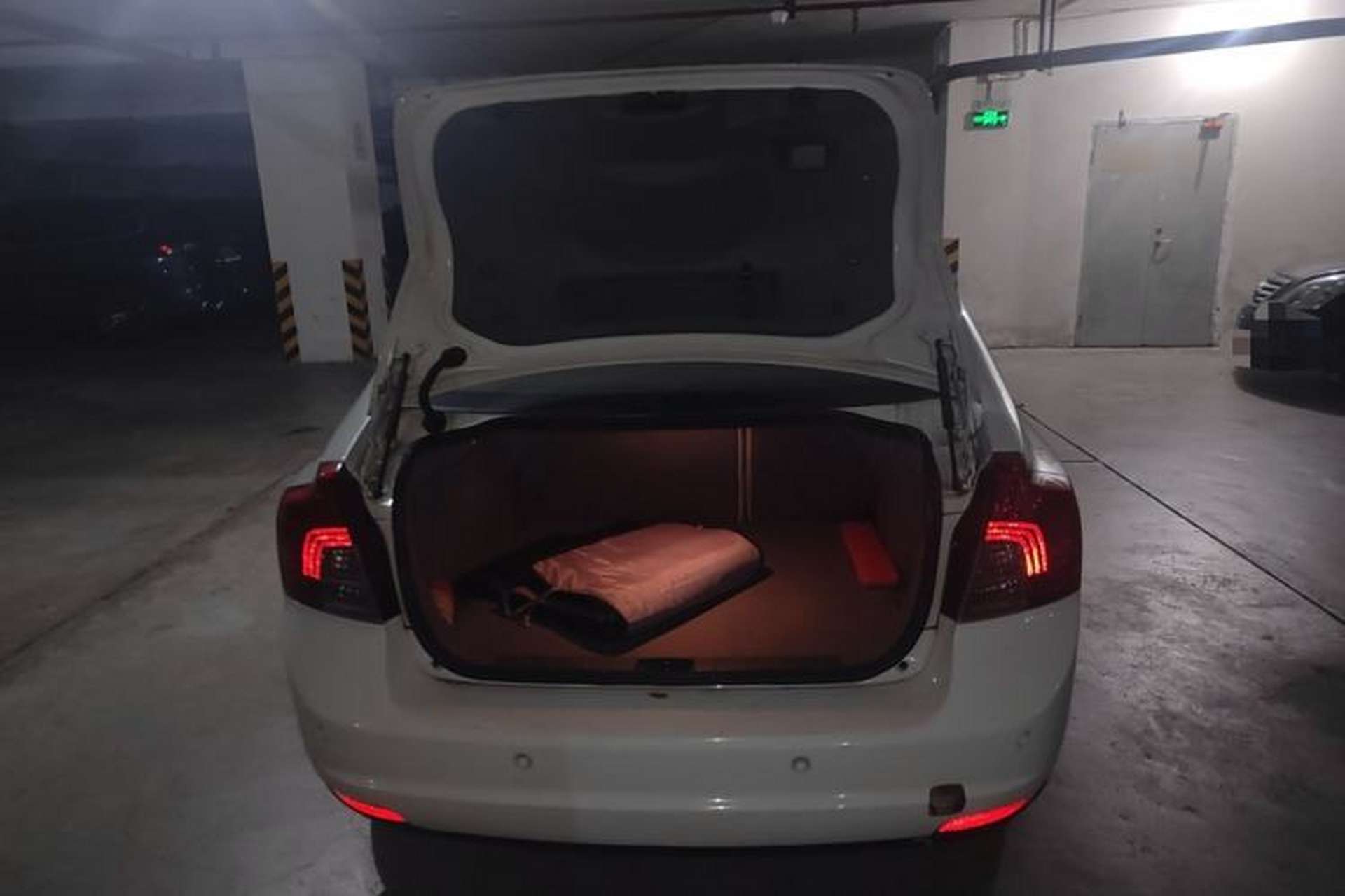 Used Volvo S40 2011 2.0L Automatic ZhiShang Edition Trunk