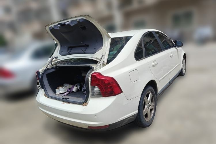 Used Volvo S40 2011 2.0L Automatic ZhiShang Edition Trunk