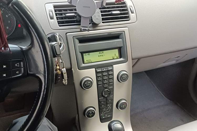 Used Volvo S40 2011 2.0L Automatic ZhiShang Edition Audio And AC Panel