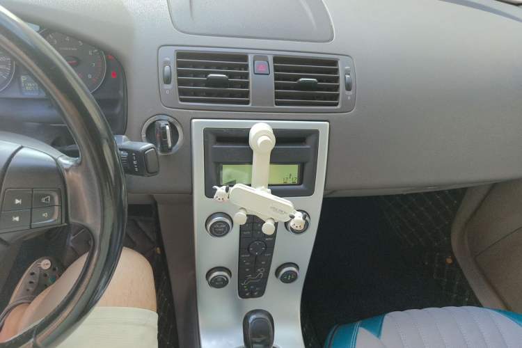 Used Volvo S40 2011 2.0L Automatic Zhiya Edition Audio And AC Panel