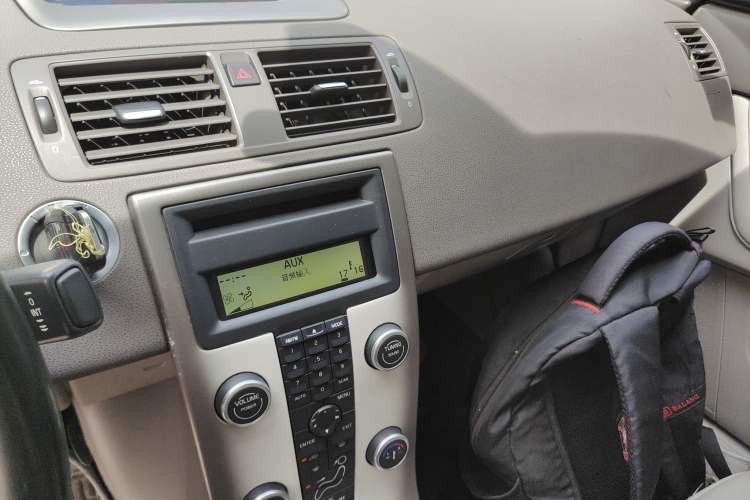 Used Volvo S40 2011 2.0L Automatic ZhiShang Edition Audio And AC Panel