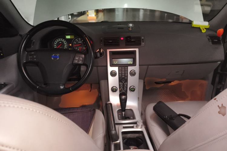 Used Volvo S40 2011 2.0L Automatic Zhiya Edition Center Console