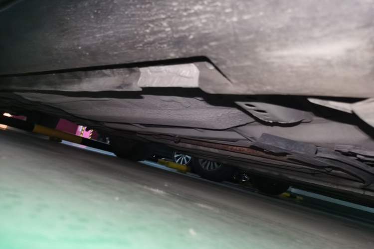 Used Volvo S40 2011 2.0L Automatic ZhiShang Edition Chassis Front Right