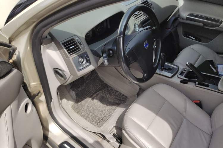 Used Volvo S40 2011 2.0L Automatic ZhiShang Edition Driver Seat