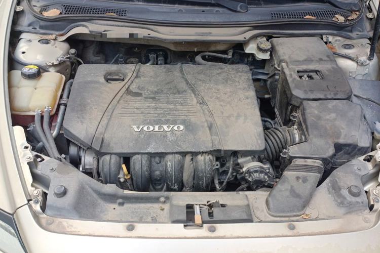 Used Volvo S40 2011 2.0L Automatic ZhiShang Edition Engine Bay