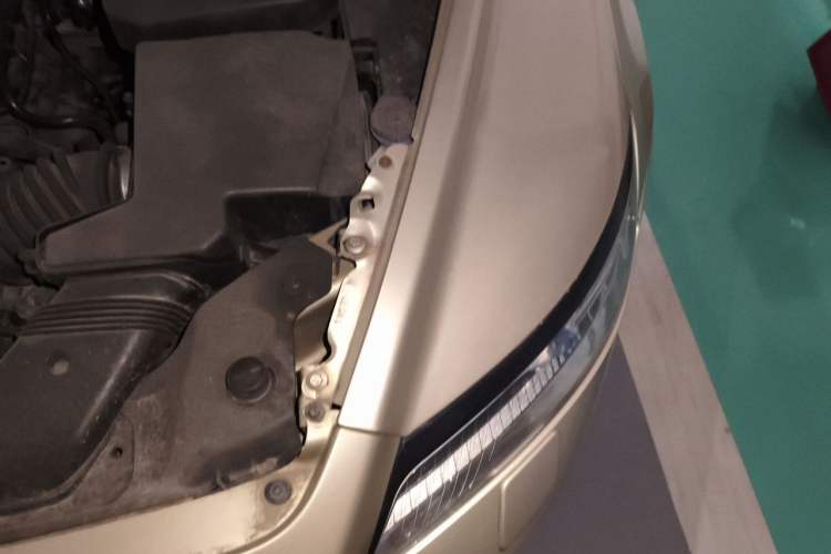 Used Volvo S40 2011 2.0L Automatic Zhiya Edition Engine Bay Left