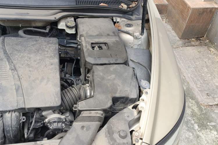 Used Volvo S40 2011 2.0L Automatic ZhiShang Edition Engine Bay Left