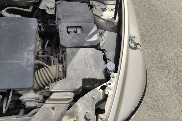 Used Volvo S40 2011 2.0L Automatic ZhiShang Edition Engine Bay Left