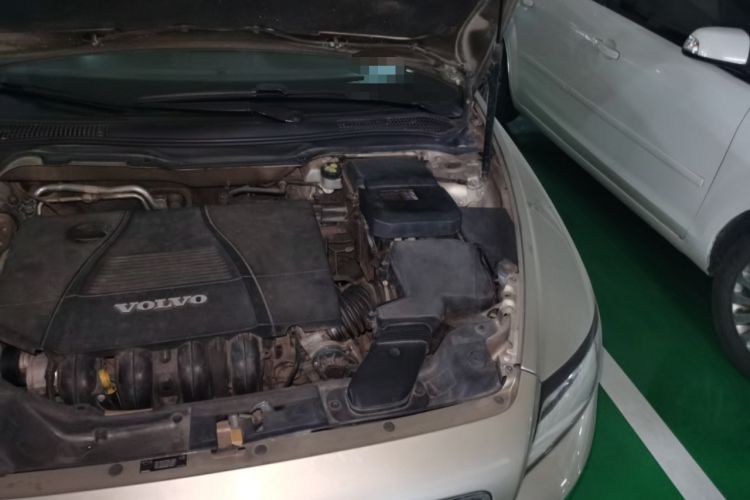 Used Volvo S40 2011 2.0L Automatic ZhiShang Edition Engine Bay Left