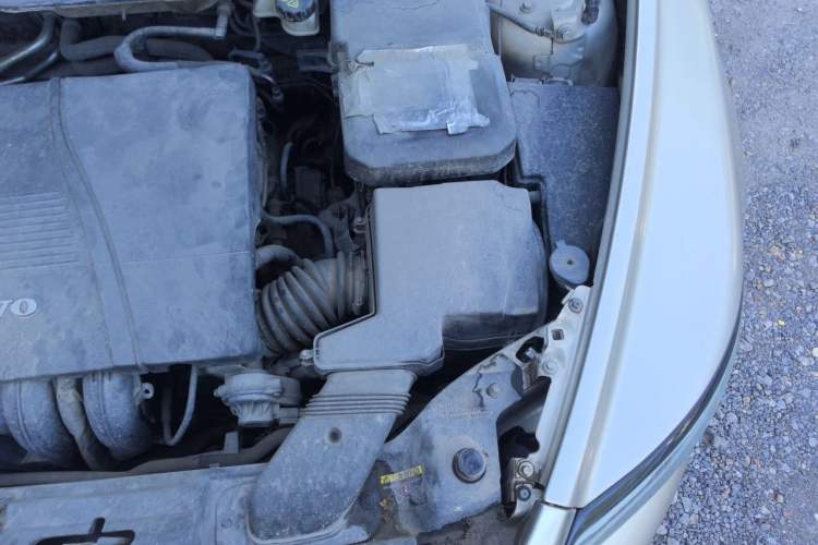 Used Volvo S40 2011 2.0L Automatic ZhiShang Edition Engine Bay Left