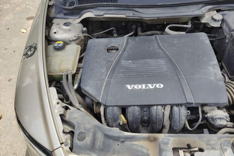 Used Volvo S40 2011 2.0L Automatic ZhiShang Edition Engine Bay Right