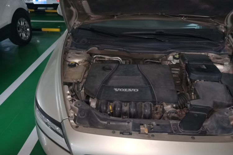 Used Volvo S40 2011 2.0L Automatic ZhiShang Edition Engine Bay Right