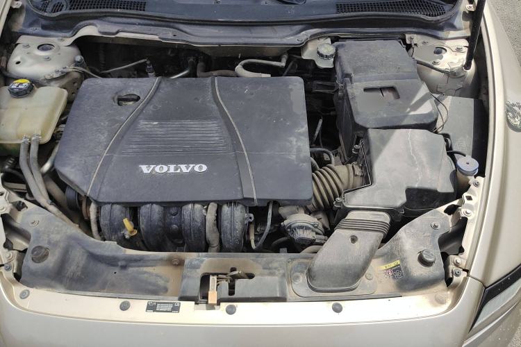 Used Volvo S40 2011 2.0L Automatic ZhiShang Edition Engine Bay
