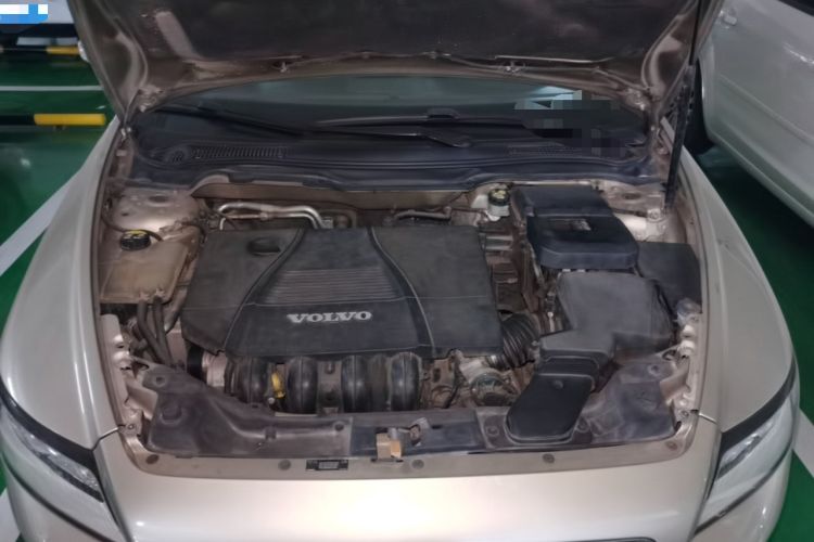 Used Volvo S40 2011 2.0L Automatic ZhiShang Edition Engine Bay