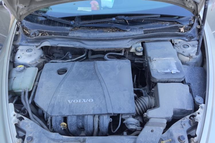 Used Volvo S40 2011 2.0L Automatic ZhiShang Edition Engine Bay