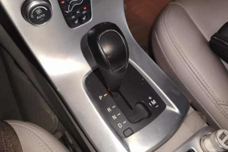Used Volvo S40 2011 2.0L Automatic Zhiya Edition Gear Lever
