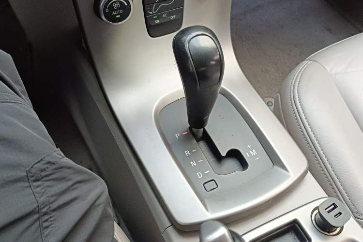 Used Volvo S40 2011 2.0L Automatic ZhiShang Edition Gear Lever