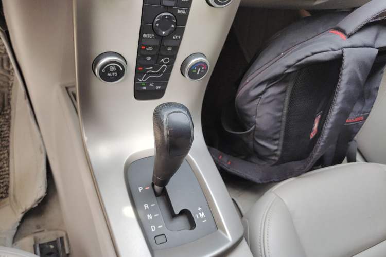Used Volvo S40 2011 2.0L Automatic ZhiShang Edition Gear Lever