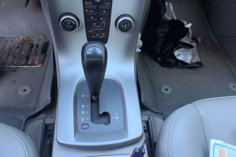 Used Volvo S40 2011 2.0L Automatic ZhiShang Edition Gear Lever