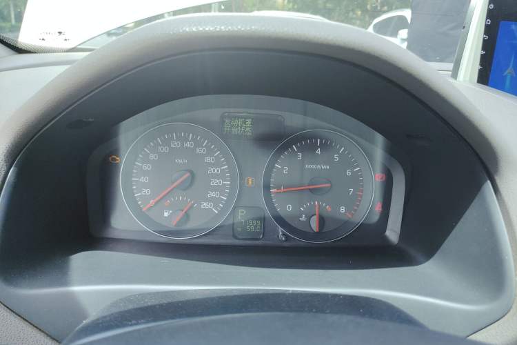 Used Volvo S40 2011 2.0L Automatic ZhiShang Edition Instrument Cluster