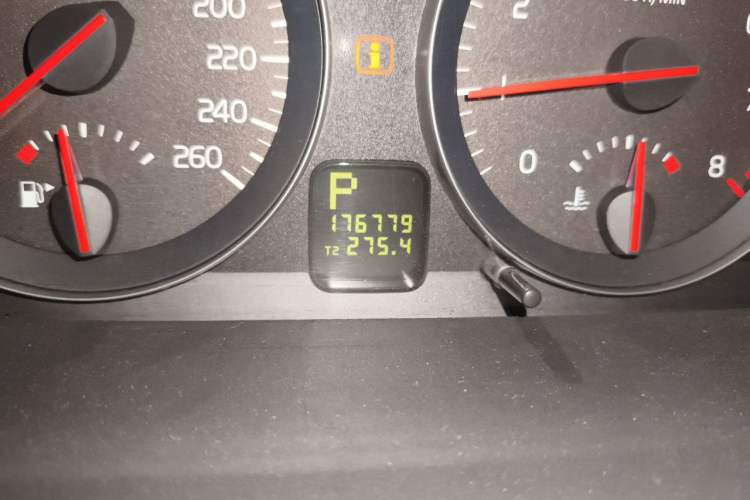 Used Volvo S40 2011 2.0L Automatic Zhiya Edition Odometer Close Up