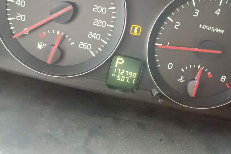 Used Volvo S40 2011 2.0L Automatic ZhiShang Edition Odometer Close Up