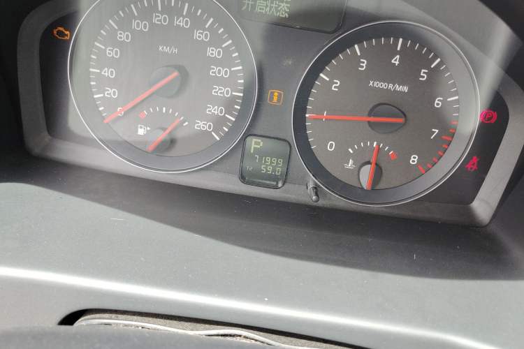 Used Volvo S40 2011 2.0L Automatic ZhiShang Edition Odometer Close Up