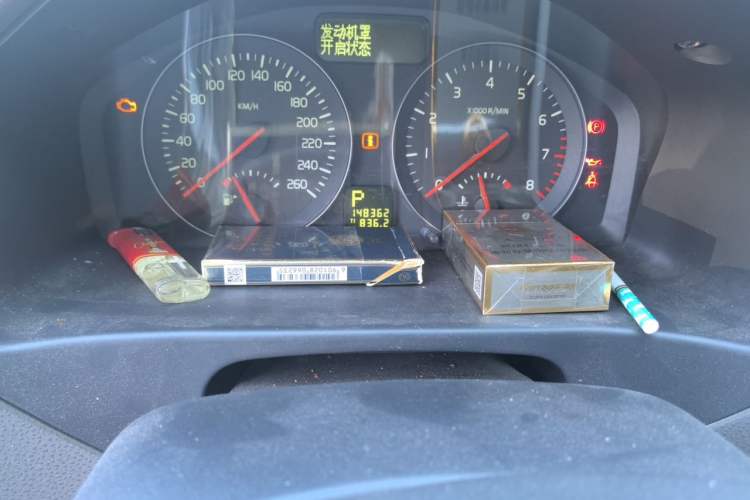 Used Volvo S40 2011 2.0L Automatic ZhiShang Edition Odometer Close Up