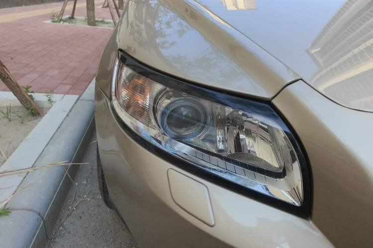 Used Volvo S40 2011 2.0L Automatic Zhiya Edition Right Front Headlight