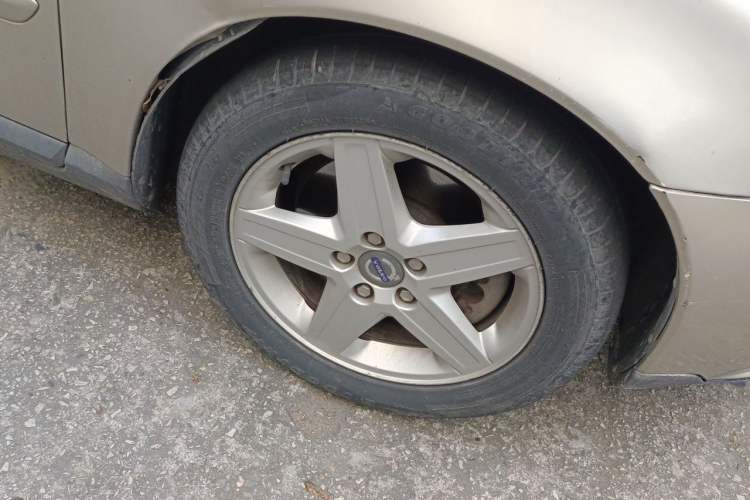 Used Volvo S40 2011 2.0L Automatic ZhiShang Edition Right Front Wheel Hub