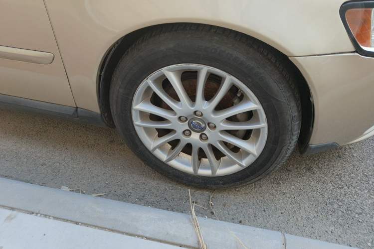 Used Volvo S40 2011 2.0L Automatic Zhiya Edition Right Front Wheel Hub