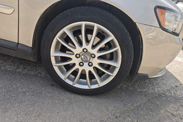 Used Volvo S40 2011 2.0L Automatic Zhiya Edition Right Front Wheel Hub