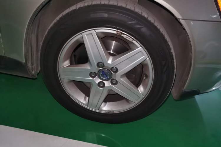 Used Volvo S40 2011 2.0L Automatic ZhiShang Edition Right Front Wheel Hub