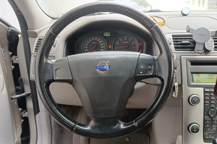 Used Volvo S40 2011 2.0L Automatic ZhiShang Edition Steering Wheel