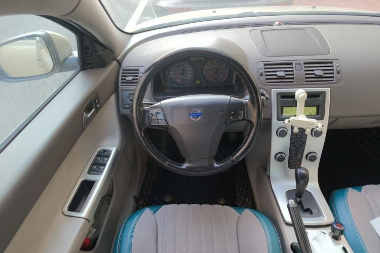 Used Volvo S40 2011 2.0L Automatic Zhiya Edition Steering Wheel