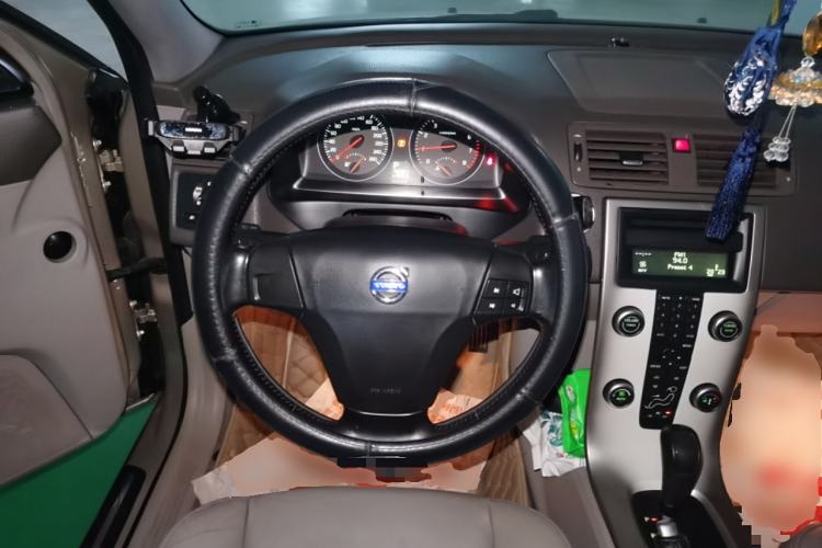 Used Volvo S40 2011 2.0L Automatic ZhiShang Edition Steering Wheel