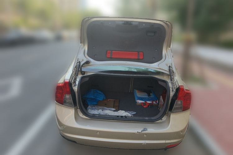 Used Volvo S40 2011 2.0L Automatic Zhiya Edition Trunk