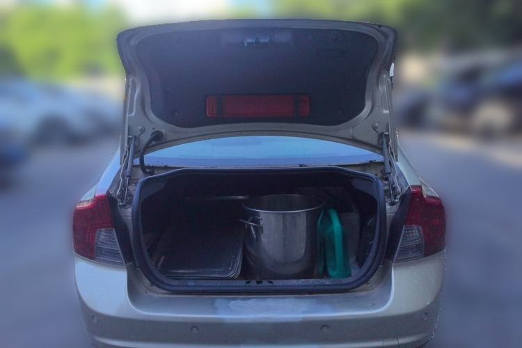 Used Volvo S40 2011 2.0L Automatic ZhiShang Edition Trunk