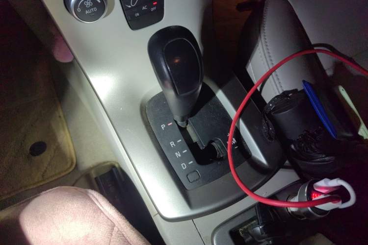 Used Volvo S40 2012 2.0L Automatic Elegant Edition Gear Lever