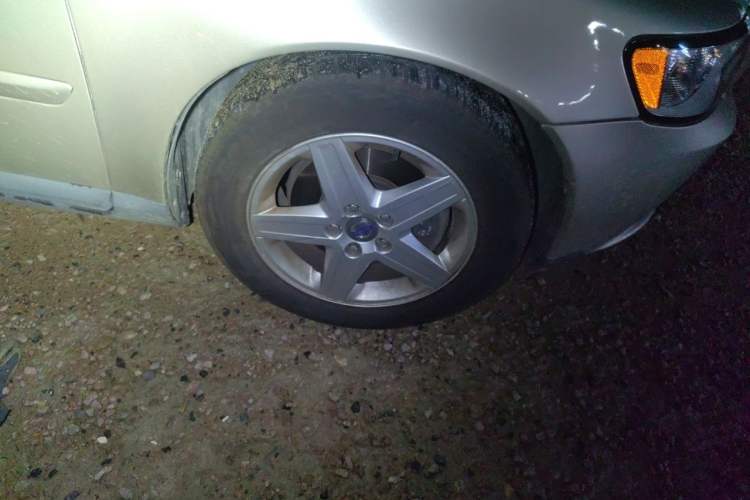 Used Volvo S40 2012 2.0L Automatic Elegant Edition Right Front Wheel Hub