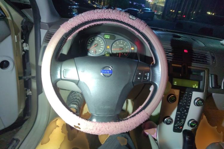 Used Volvo S40 2012 2.0L Automatic Elegant Edition Steering Wheel