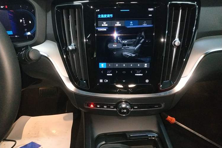 Used Volvo S60 2023 B4 Zhiyi Luxury Edition Audio And AC Panel
