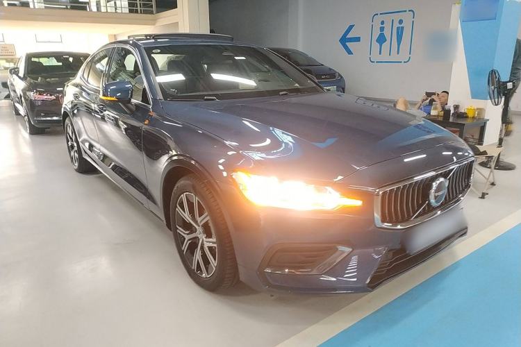 Used Volvo S60 2023 B4 Zhiyi Luxury Edition Exterior 2