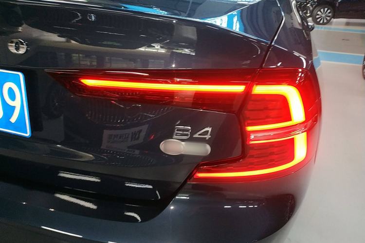 Used Volvo S60 2023 B4 Zhiyi Luxury Edition Exterior 6