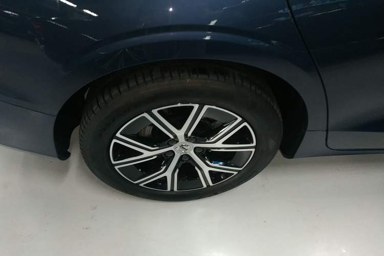 Used Volvo S60 2023 B4 Zhiyi Luxury Edition Exterior 8