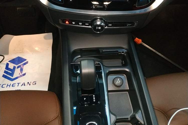 Used Volvo S60 2023 B4 Zhiyi Luxury Edition Gear Lever