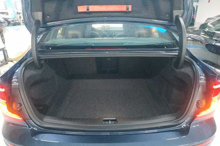 Used Volvo S60 2023 B4 Zhiyi Luxury Edition Trunk